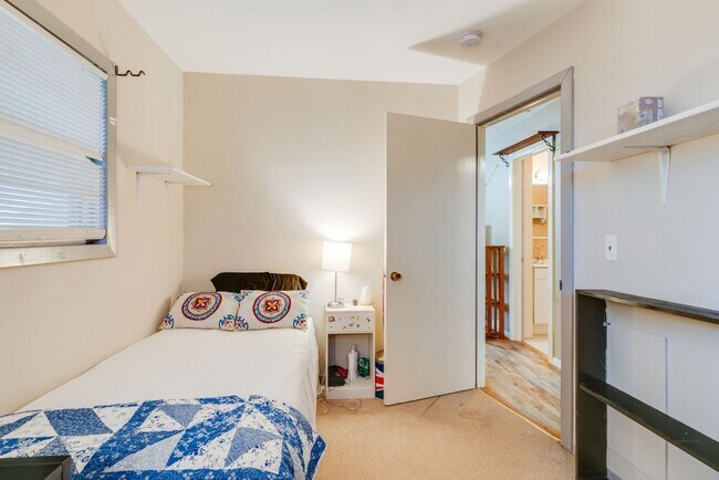 Building Photo - Cozy 2 Bed/1 Bath House, Park Like Setting, Pet Friendly, Fenced Yard