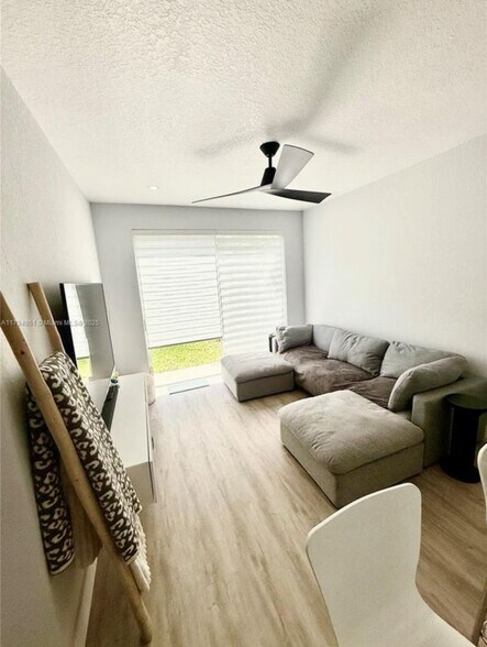 Living room 2 - 1481 SE 25th Ter