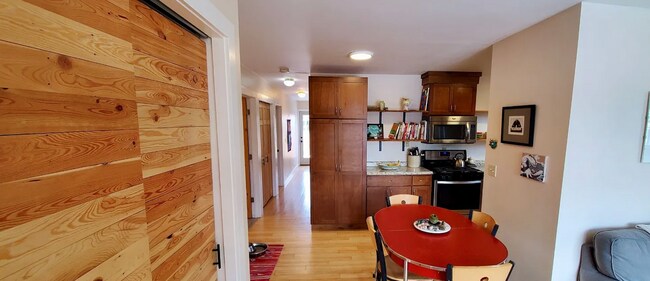 Building Photo - 3 Bedroom Townhome on Hunters Way