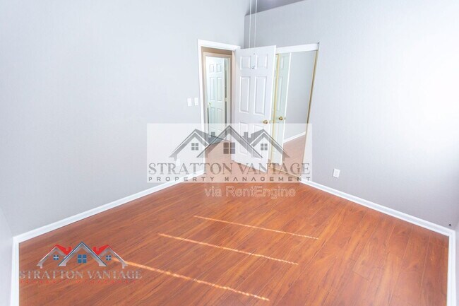 Building Photo - 1015 E Brentrup Dr