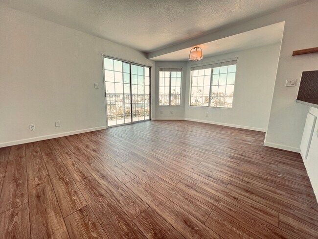 Building Photo - ** Spring Special** Beautifully Upgraded 2 Bedroom Apartment For Rent!