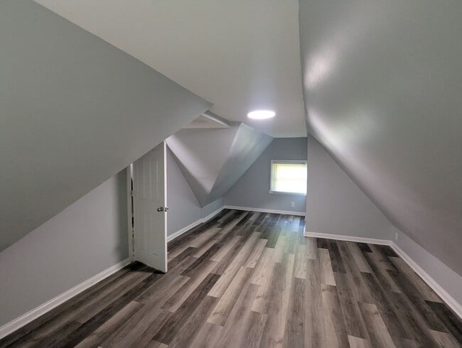 Building Photo - Beautifully renovated 3 bedroom/1 bath house!