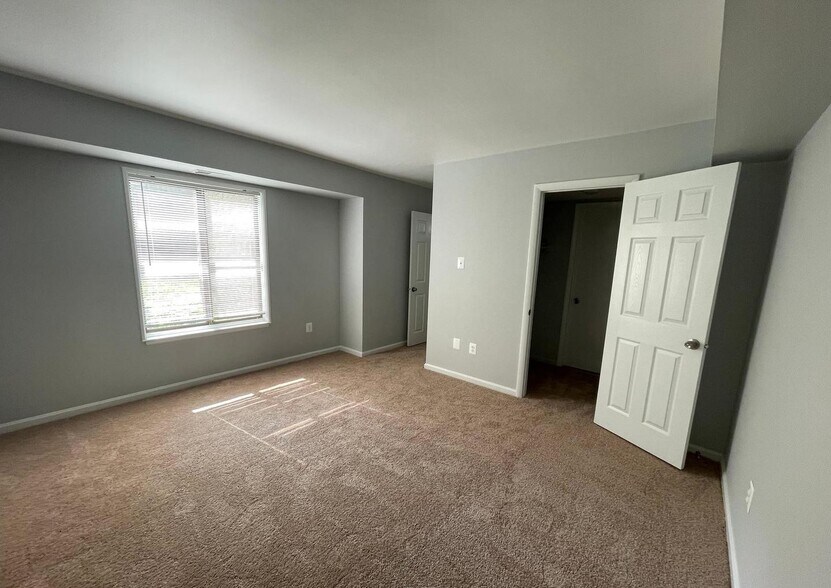 Building Photo - 8867 Rollright Ct