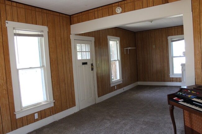 Building Photo - 174 Mill St