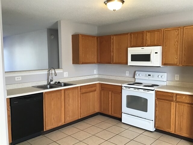 Building Photo - 662 Holly Rose Way