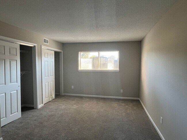 Building Photo - bg0716