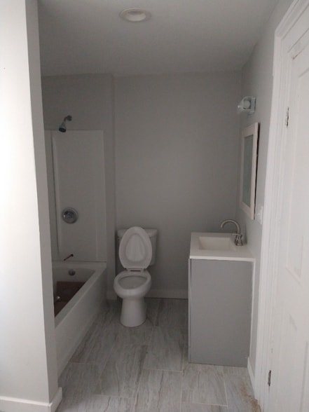 Building Photo - 137 E 2nd St