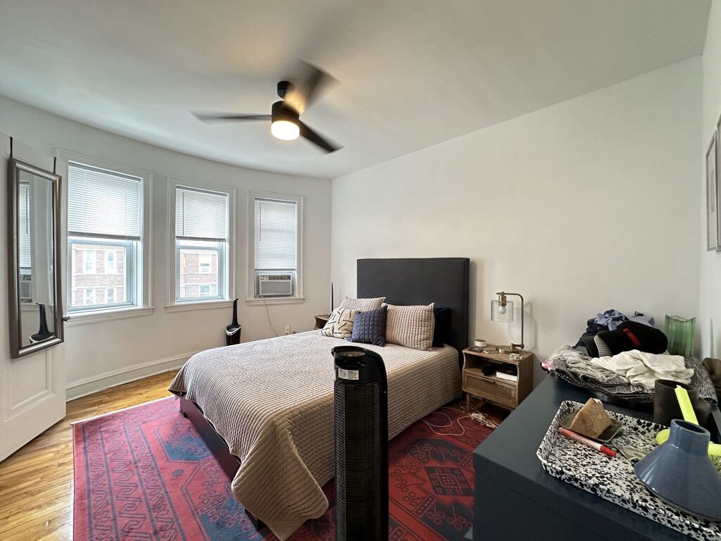 Building Photo - 5517 N Kenmore Ave