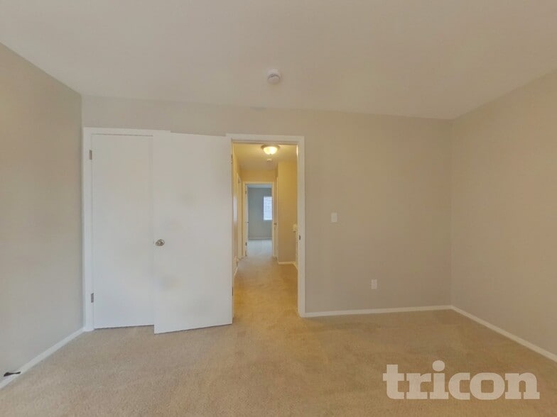 Building Photo - 18965 E 47th Ave