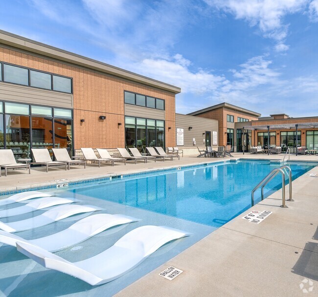 Building Photo - Statesman Apartments