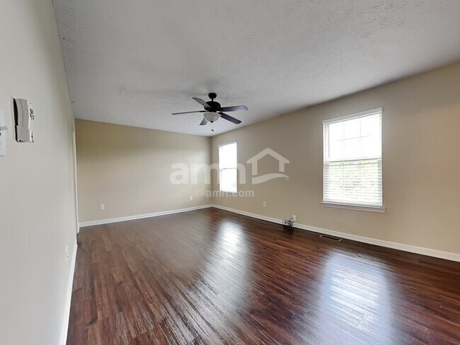 Building Photo - 45 Haverstraw Pl