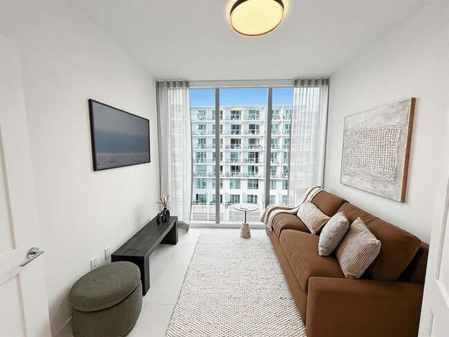 Building Photo - 151 N Seabreeze Blvd