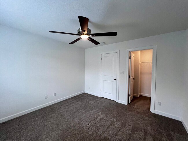 Building Photo - 2542 Fieldsway Dr