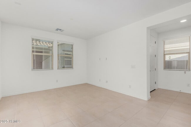 Building Photo - 14633 W Sand Hills Rd