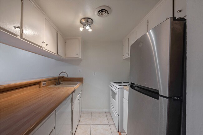 Building Photo - 5151 Richmond Ave.