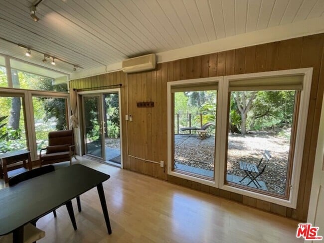 Building Photo - 9837 Easton Dr