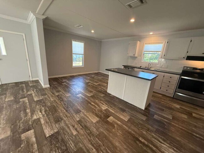 Building Photo - BEAUTIFUL +55 HOA COMMUNITY