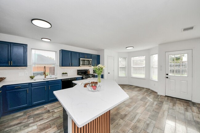 Building Photo - 322 Burris Park Dr