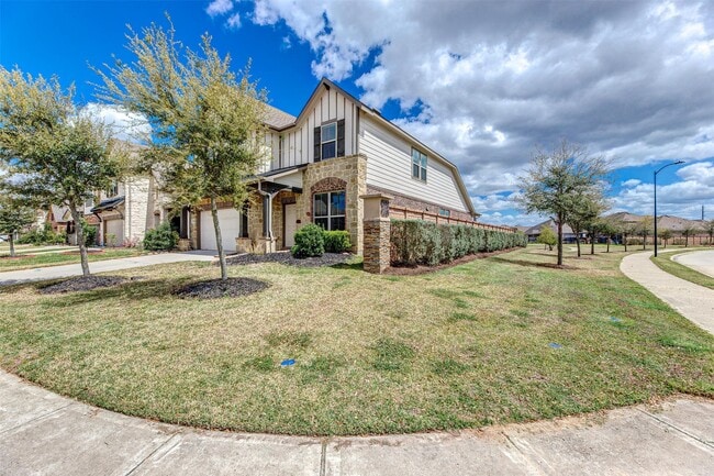 Building Photo - 5302 Silver Ledge Dr