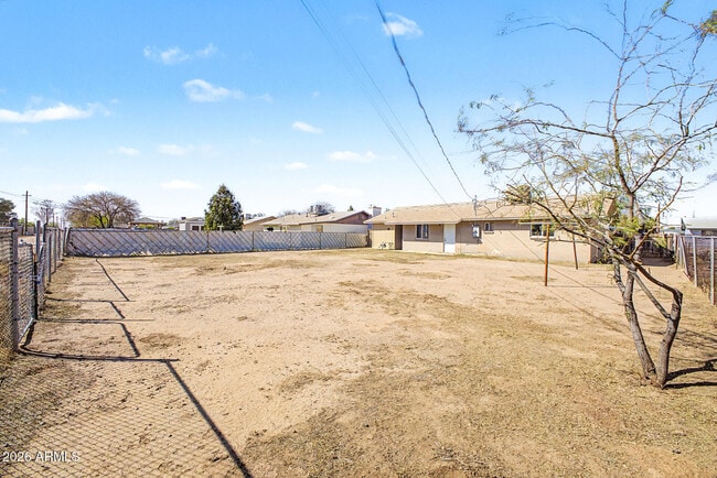 Building Photo - 1319 W Tulip Pl