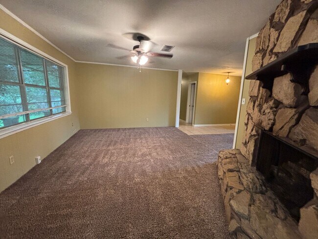 Building Photo - Corner lot in Southern Hills... Lawn included with rent.