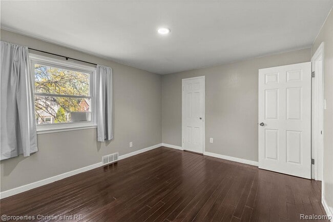 Building Photo - 10838 Nottingham Rd