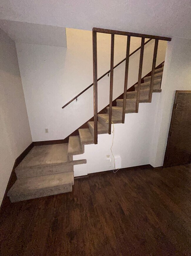 Building Photo - Beautiful 3 Bed /1.5 Bath Townhouse in Albany