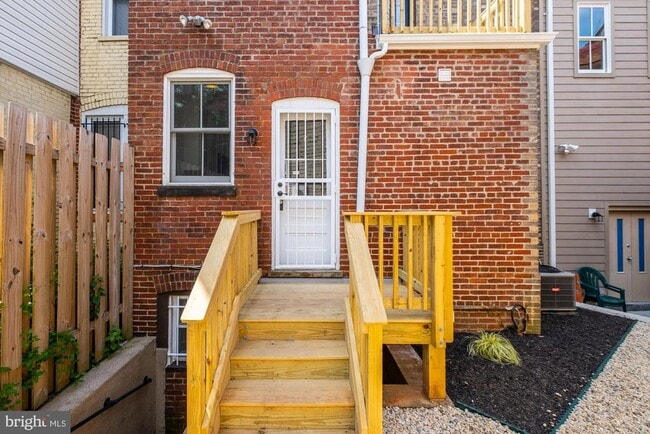 Building Photo - 1505 Harvard St NW