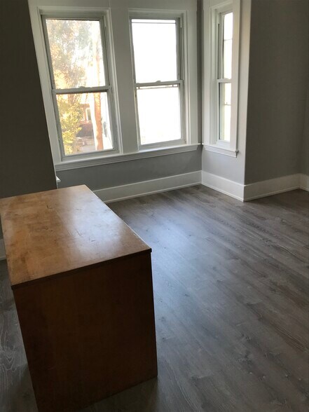 Building Photo - 10 Taunton St