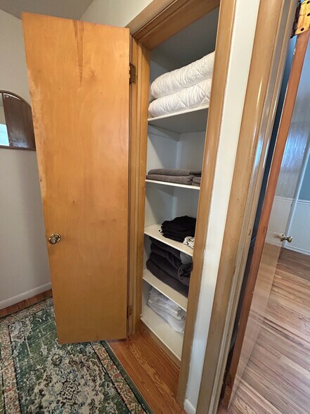 Building Photo - 4994 N Sedgewick Rd