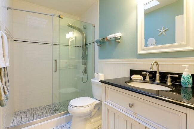 Building Photo - 563 Sea Ln