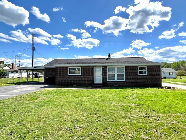Primary Photo - 4 Bedroom 2 Bathroom Home Located in Empor...