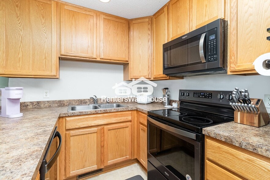 Building Photo - 4845 Underwood Ln N