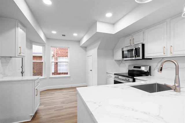 Building Photo - 9424 Blue Jay Way