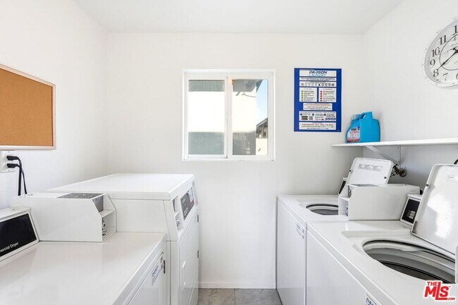 Building Photo - 320 Hermosa Ave