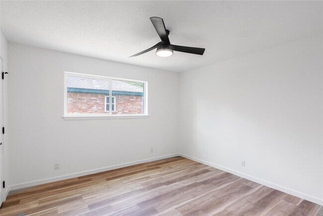 Building Photo - 1011 Crossfield Dr