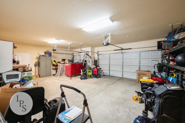 Building Photo - Sanger Home, 4BR/3BA, Near HighSchool + Parks -  Large Side Lot Included