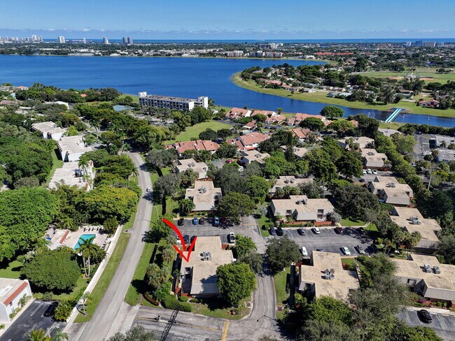Building Photo - 1700 Embassy Dr