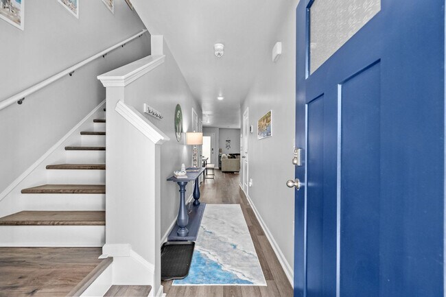 Building Photo - 2031 Lake View Cir