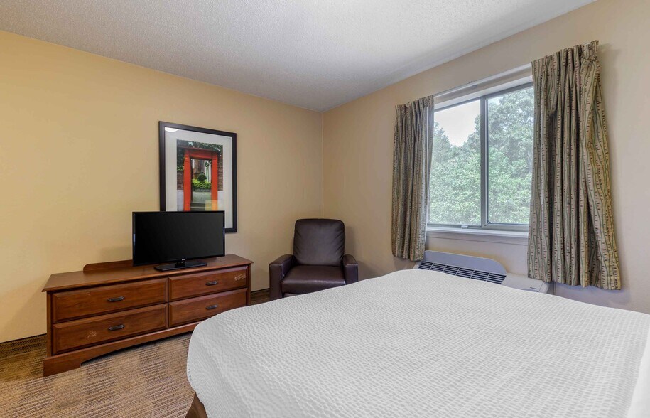 Building Photo - Furnished Studio-Greenville - Haywood Mall