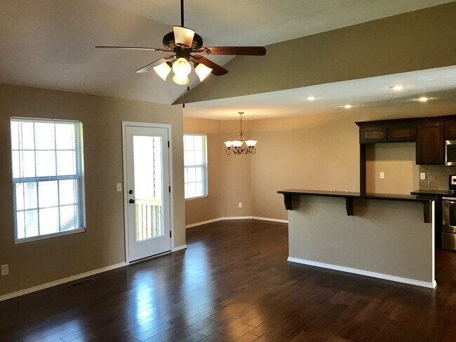 Building Photo - Beautiful home in West Springfield available Now
