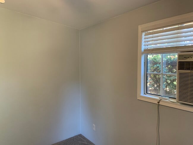 A/C in Bedroom - 17958 Redwood Dr