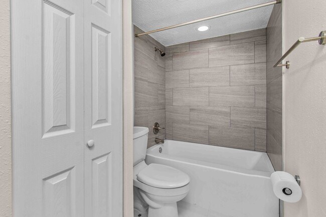 Building Photo - 500 Treasure Island Causeway