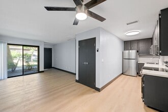Building Photo - Palm Springs Villas Condo