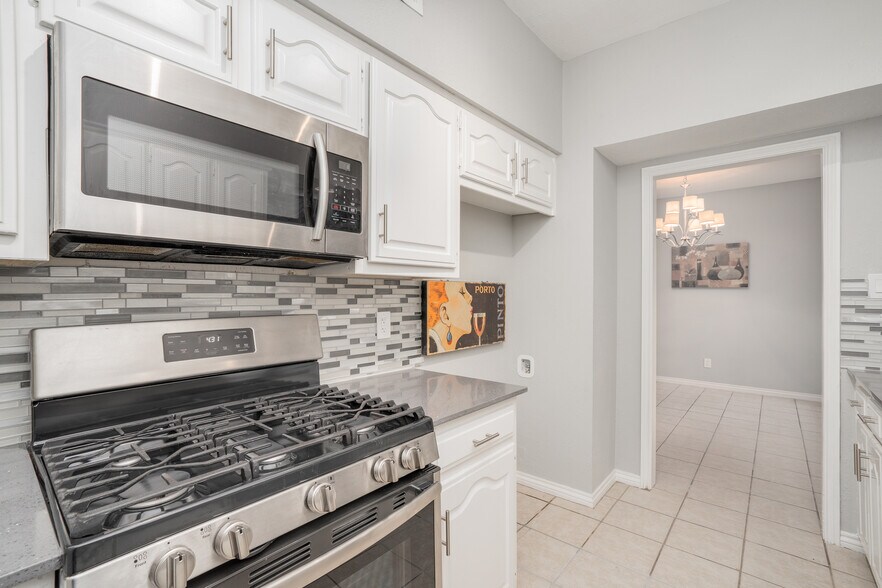 Building Photo - 317 Benjamin St