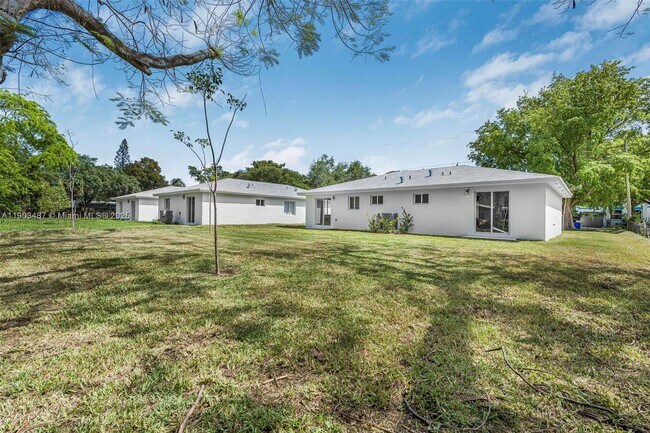 Building Photo - 933 NW 50th St