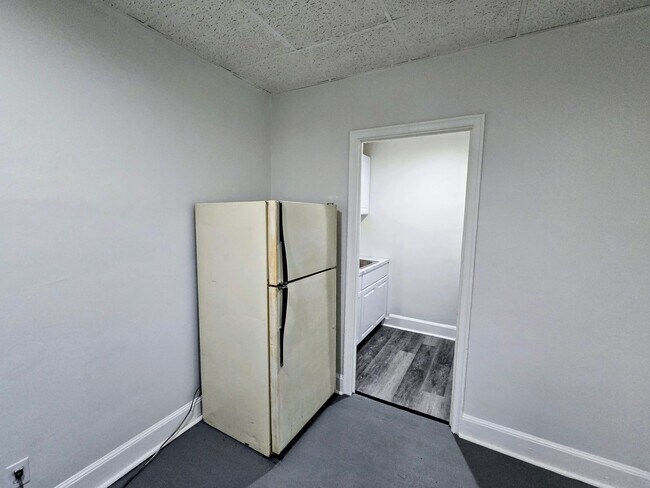 Building Photo - 42 N Eighth St