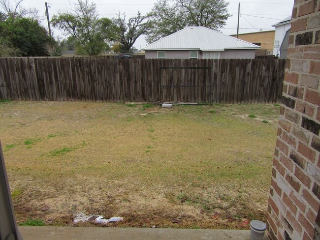 Building Photo - 612 Helen Ave