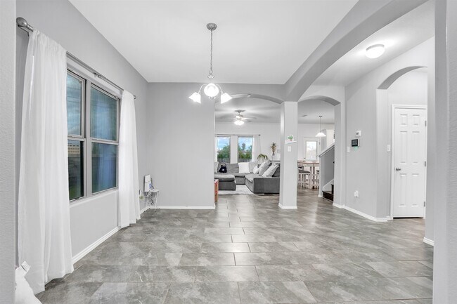 Building Photo - 8725 Owlcreek Pass Ct