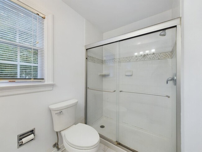 Building Photo - 10211 Windbluff Dr